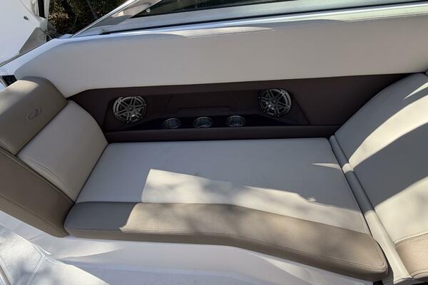 28ft Regal Yacht For Sale