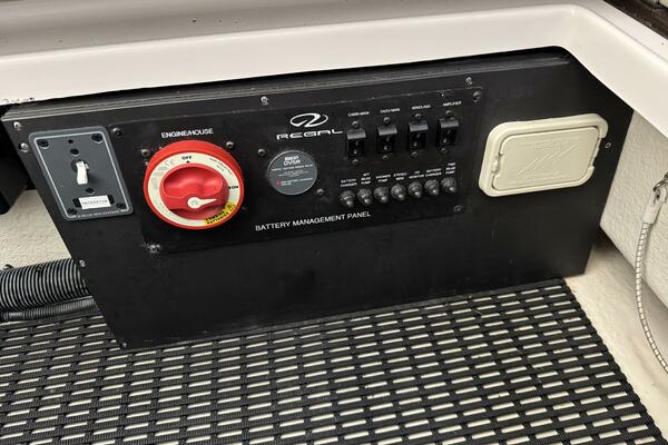 28ft Regal Yacht For Sale