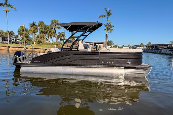 23ft Harris Yacht For Sale