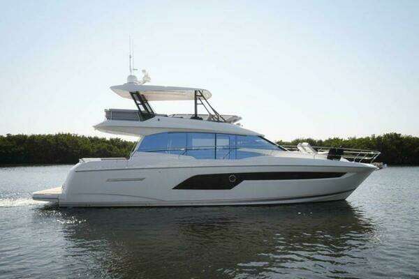 52-ft-Prestige-2023-520 Flybridge-Imagine Anna Maria Florida United States  yacht for sale