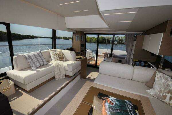 Prestige 520 Flybridge Yacht For Sale