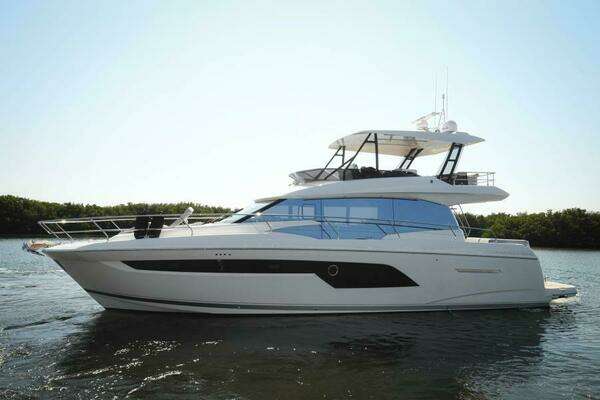 Prestige 520 Flybridge Yacht For Sale