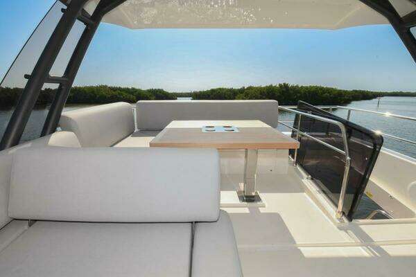 Prestige 520 Flybridge Yacht For Sale