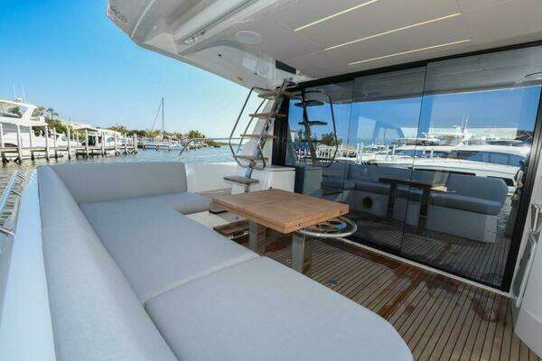 Prestige 520 Flybridge Yacht For Sale