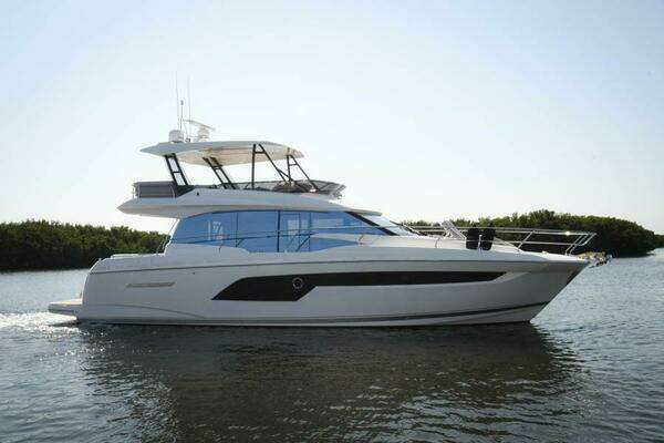 Prestige 520 Flybridge Yacht For Sale
