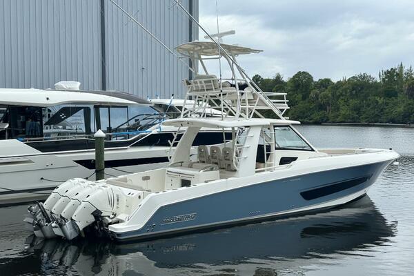 42FT (12.95M) BOSTON WHALER