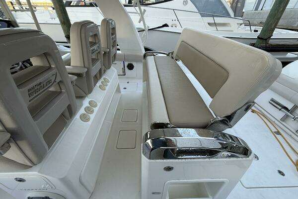 Boston Whaler 420 Outrage Yacht For Sale