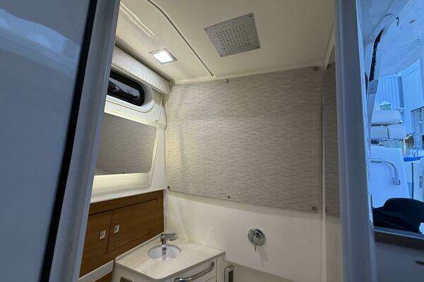 Boston Whaler 420 Outrage Yacht For Sale