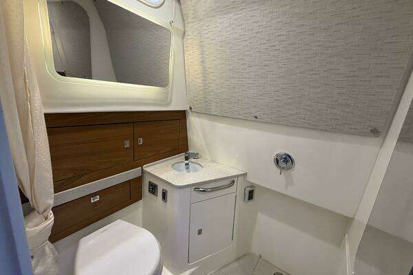 Boston Whaler 420 Outrage Yacht For Sale