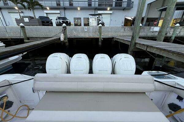 Boston Whaler 420 Outrage Yacht For Sale