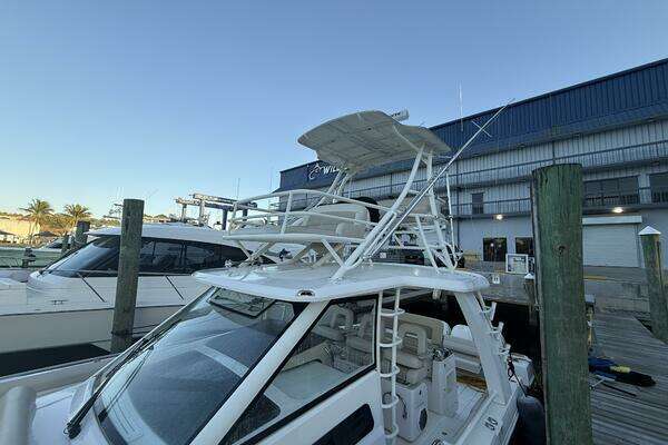 Boston Whaler 420 Outrage Yacht For Sale