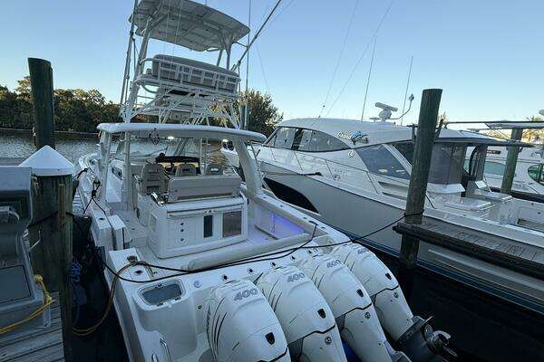 Boston Whaler 420 Outrage Yacht For Sale