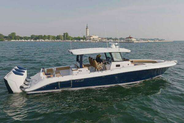 42-ft-HCB-2023-42 Lujo-St. Clair Shores Michigan United States yacht for sale