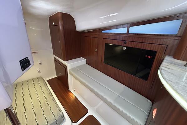 38ft Pursuit Yacht For Sale