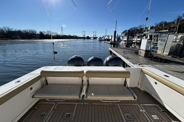 38ft Pursuit Yacht For Sale