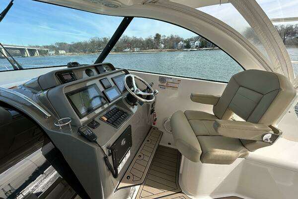 Pursuit OS 385 Offshore Yacht For Sale