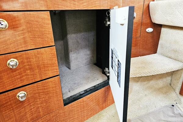 30ft Sea Ray Yacht For Sale