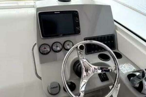 Photo of the 2014 Boston Whaler 285 Conquest