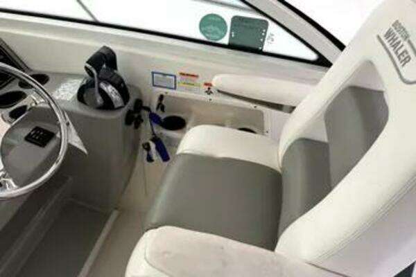 Photo of the 2014 Boston Whaler 285 Conquest