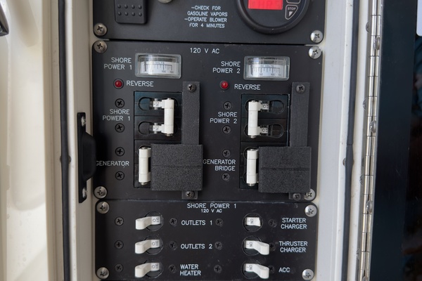 Boomer 35ft Boston Whaler Yacht For Sale