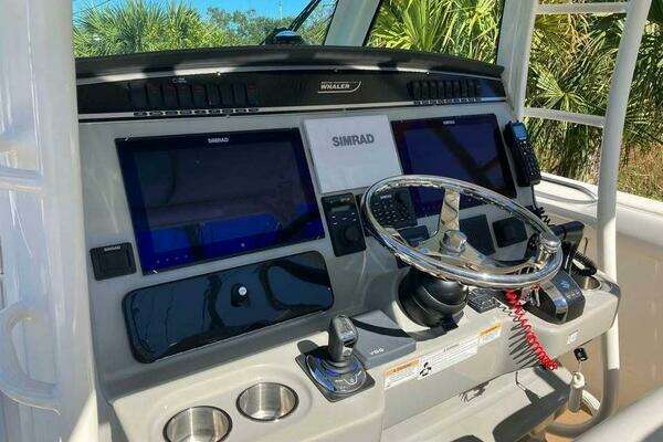 2016 Boston Whaler 19