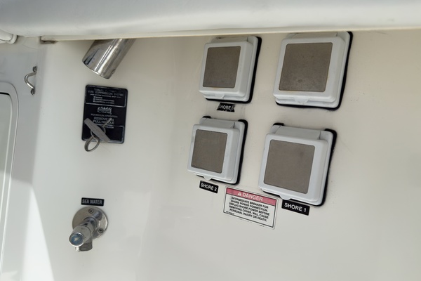 Boomer 35ft Boston Whaler Yacht For Sale