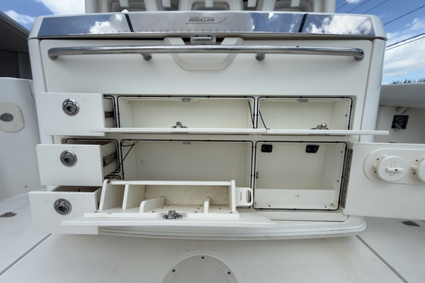 Boomer 35ft Boston Whaler Yacht For Sale