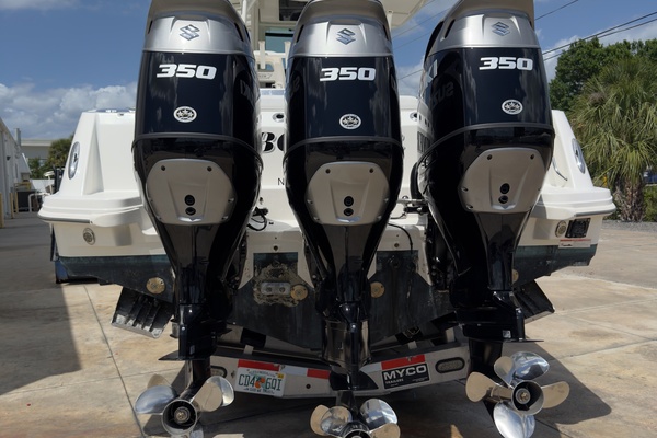 Boomer 35ft Boston Whaler Yacht For Sale