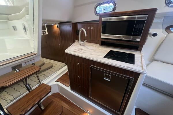 Pursuit 34 AUDACIOUS - Interior