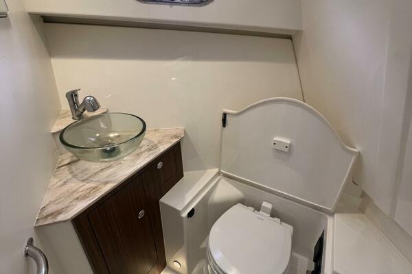 Pursuit 34 AUDACIOUS - Interior