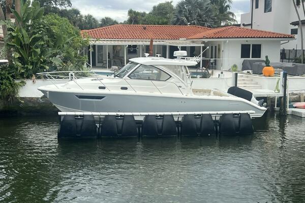 Pursuit 34 AUDACIOUS - Exterior