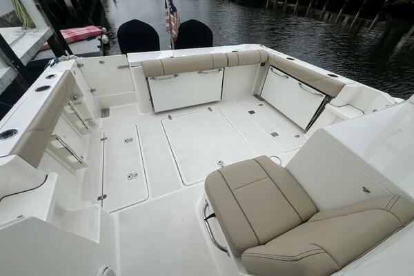 Pursuit 34 AUDACIOUS - Exterior