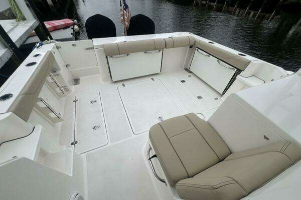 Pursuit 325 OS Yacht For Sale