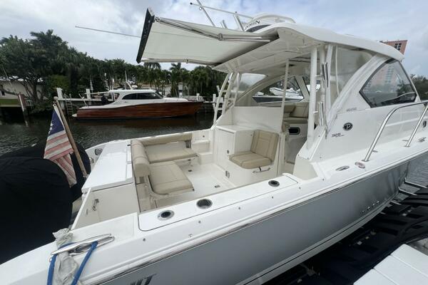 Pursuit 34 AUDACIOUS - Exterior
