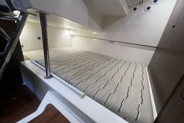 Pursuit 34 AUDACIOUS - Interior