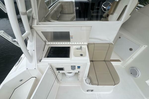 Pursuit 34 AUDACIOUS - Exterior