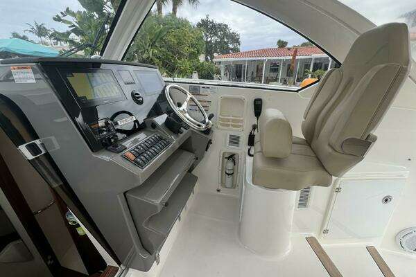 Pursuit 325 OS Yacht For Sale