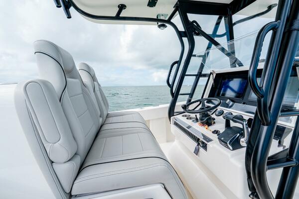 32ft SeaVee Yacht For Sale