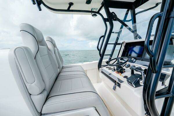 SeaVee 322z Yacht For Sale