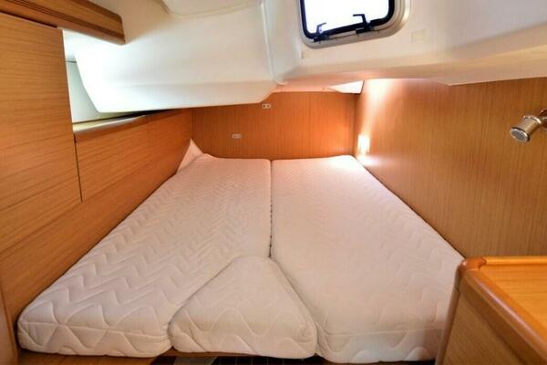 Xaron 45ft Jeanneau Yacht For Sale