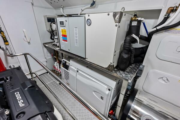 Fantasy Girl 75ft Absolute Yacht For Sale