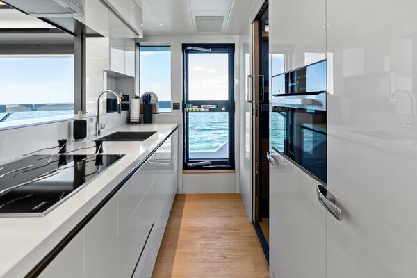 Fantasy Girl 75ft Absolute Yacht For Sale