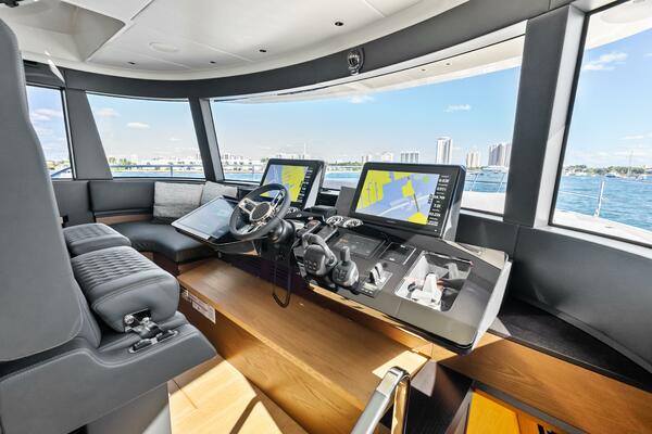 Fantasy Girl 75ft Absolute Yacht For Sale