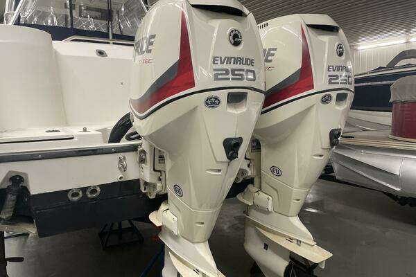 Photo of the 2000 Boston Whaler 280 Conquest "Oh Baby"