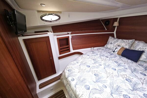 32ft Back Cove Yacht For Sale