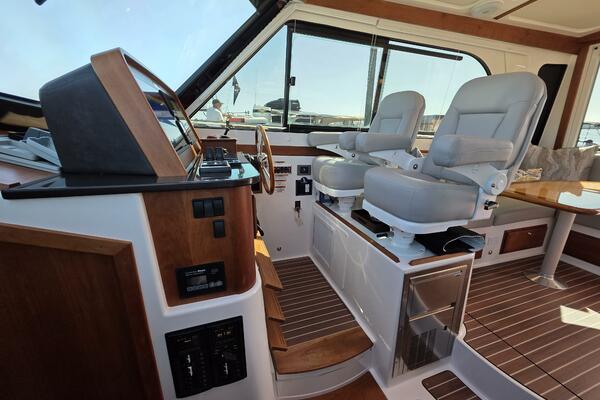 37ft Back Cove Yacht For Sale