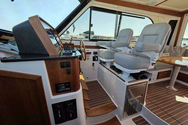 Back Cove 372 Yacht For Sale
