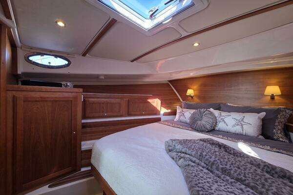 Back Cove 372 Yacht For Sale
