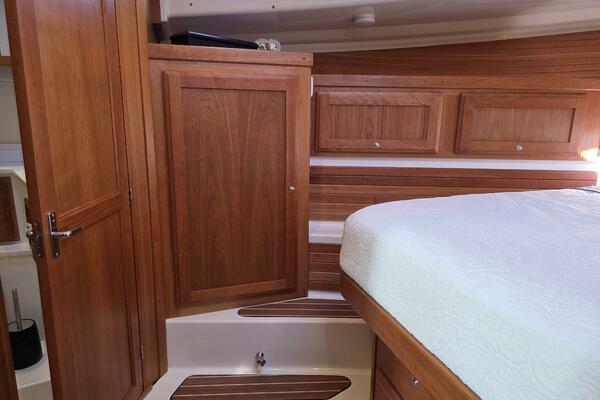 37ft Back Cove Yacht For Sale