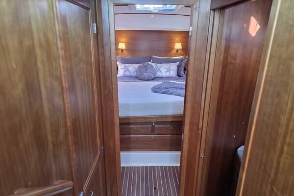 37ft Back Cove Yacht For Sale